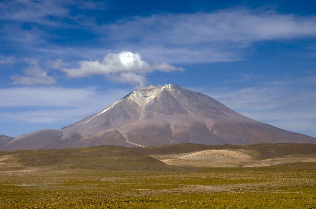 Day 2: Ollague Volcano - Siloli desert - Colored Lagoon